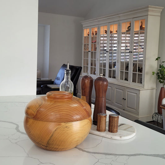 EASTERN WHITE PINE BOWL WITH LID OR COOKIE JAR