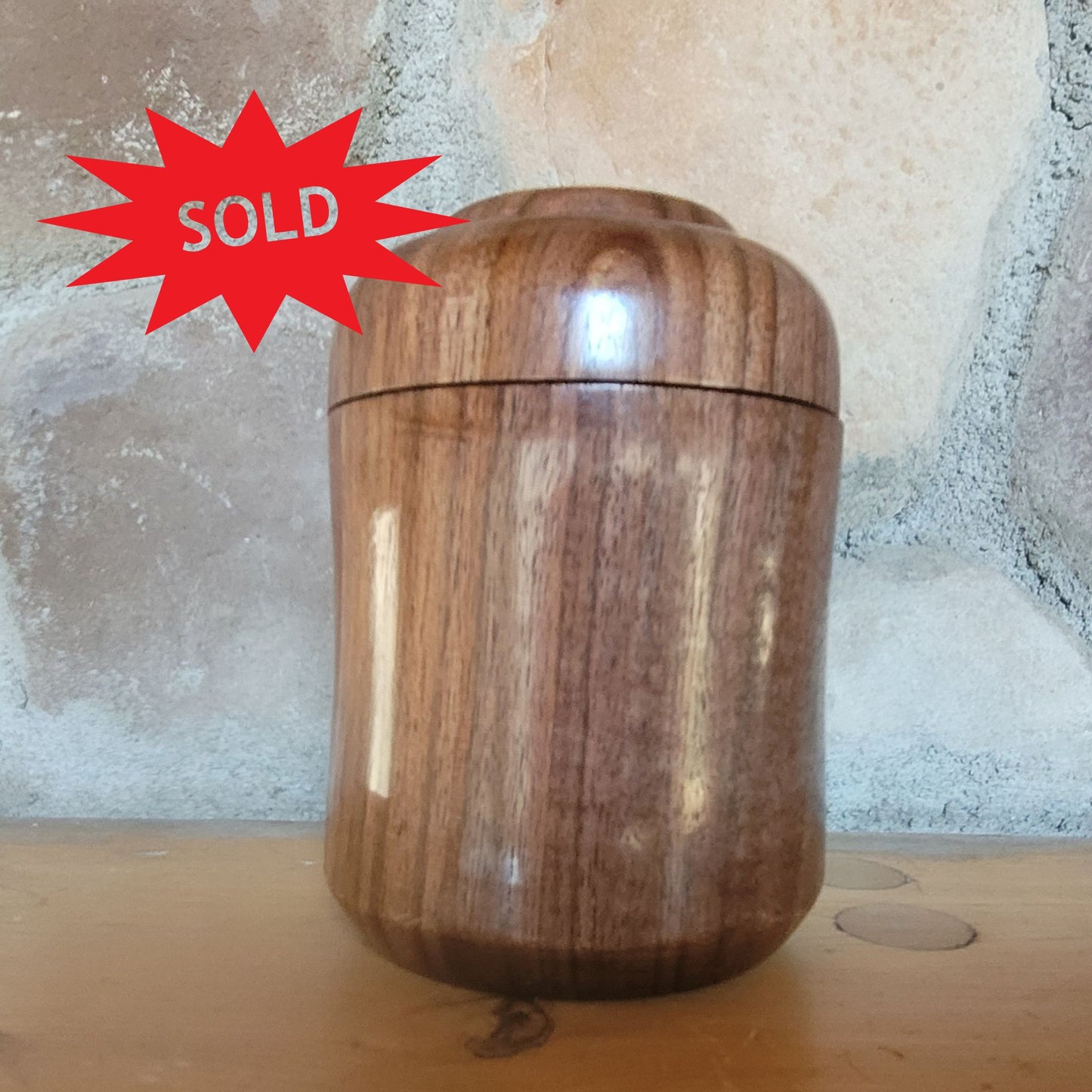 AMERICAN BLACK WALNUT LIDDED JEWELRY BOX