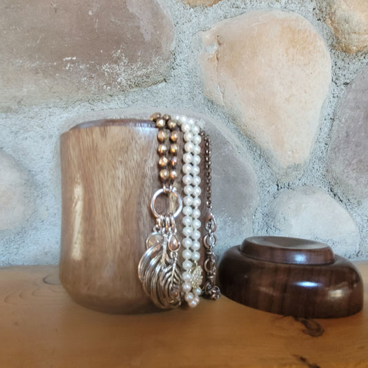 AMERICAN BLACK WALNUT LIDDED JEWELRY BOX